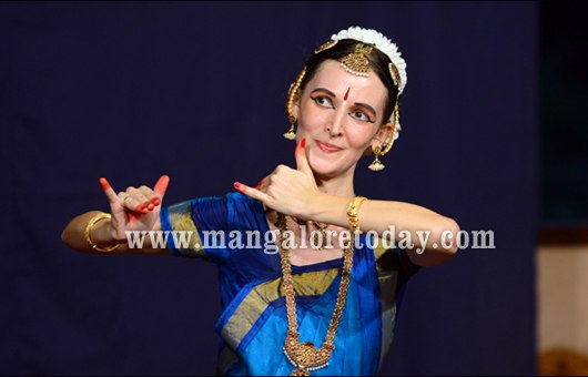 Dr Alexandra Szoke Bharatanatyam performance